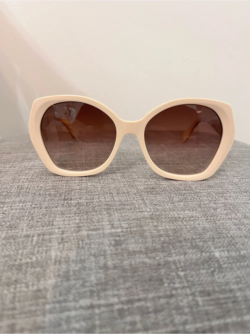 Fendi Cream Cat-Eye Sunglasses with Brown Gradient Lenses